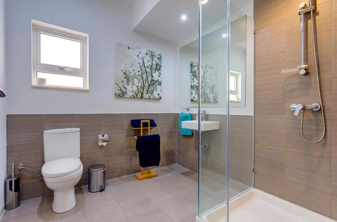 Modern Sea-View Apartment In A Prime Location Sliema