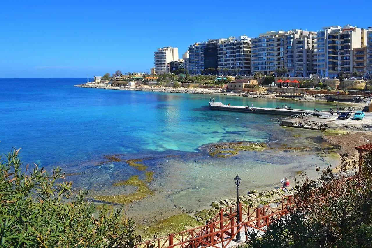 Modern Sea-View Apartment In A Prime Location Sliema